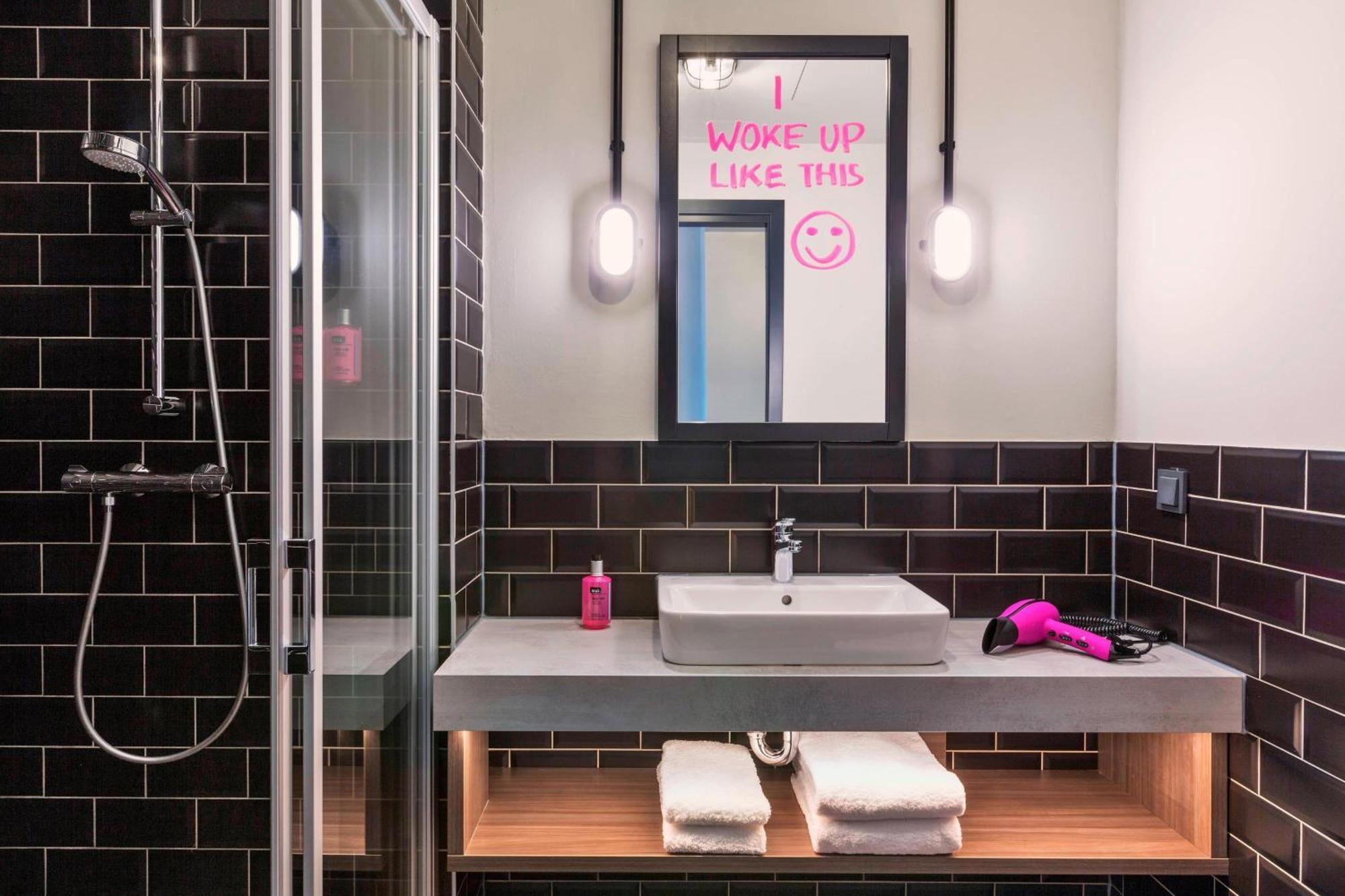 Moxy Duesseldorf South Hotel Luaran gambar